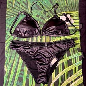 LAST CHANCE ⚫️ NWT Out From Under Medium Strappy Bikini ⚫️